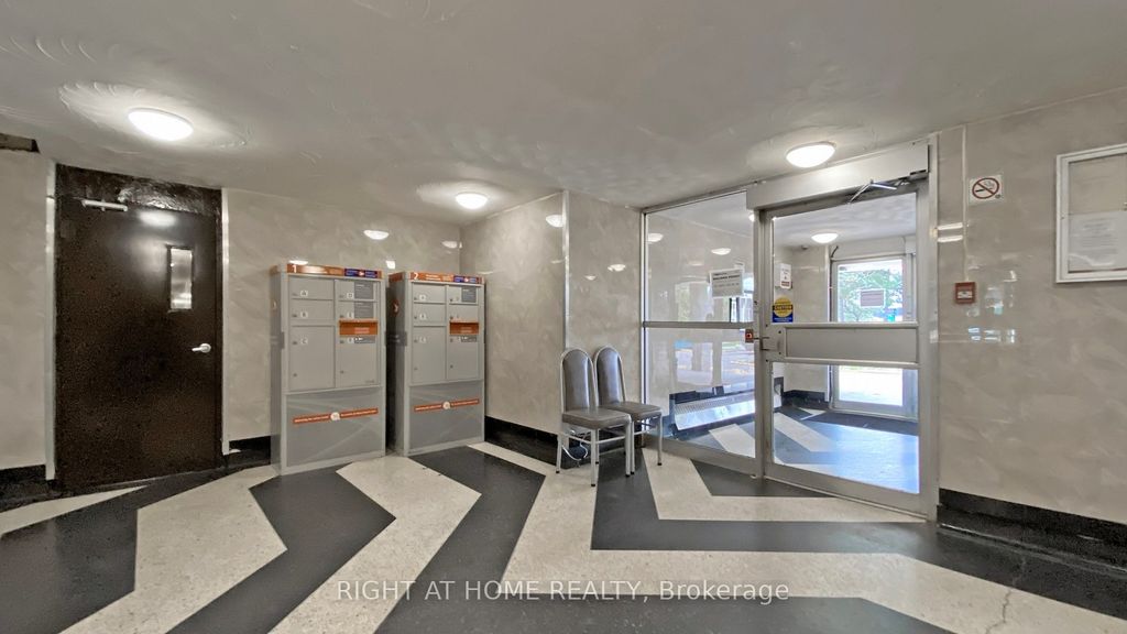 Photo of 100 Lotherton Pathway Pathway #905, Toronto, ON M6B 2G8 (MLS # W12345770)