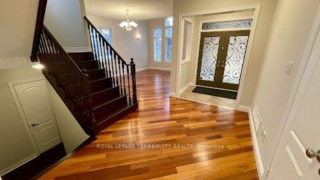 Photo of 2089 Blackforest Crescent, Oakville, ON L6M 4T5 (MLS # W13075692)