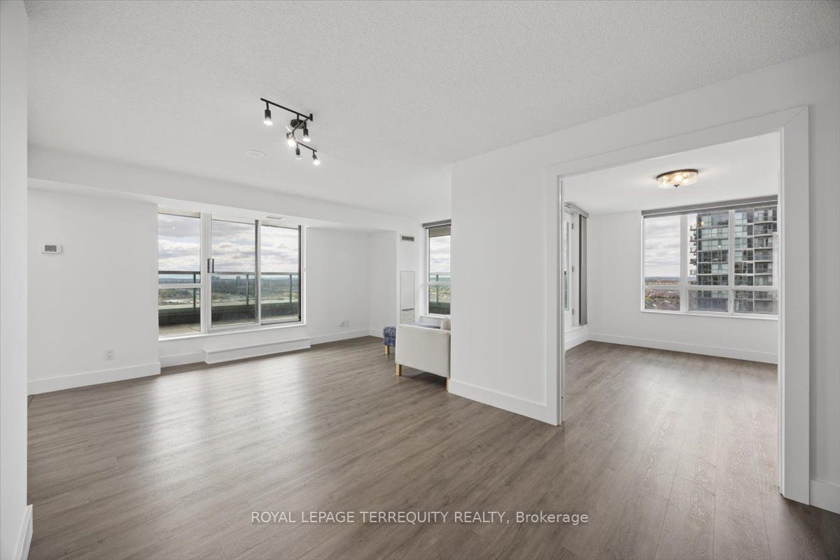 335 Rathburn Road W 2212
