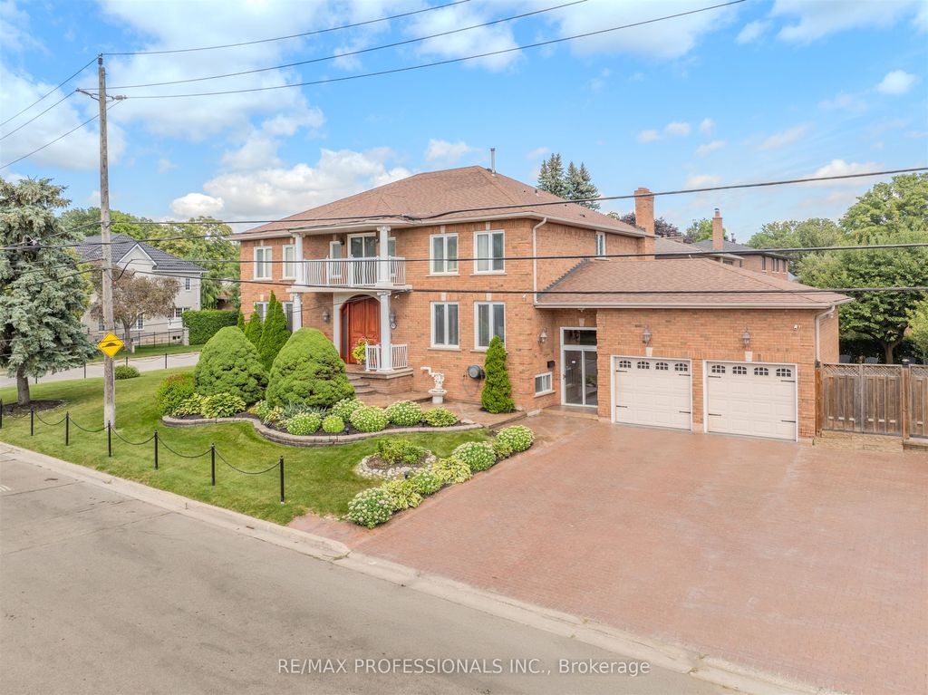 Photo of 33 Redberry Parkway, Toronto, ON M6L 2J7 (MLS # W12363523)