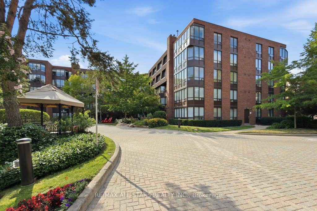 Photo of 255 The Donway N/A W #418, Toronto, ON M3B 3M3 (MLS # C13596814)