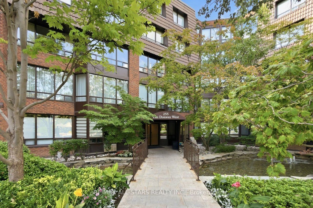 Photo of 255 The Donway N/A W #418, Toronto, ON M3B 3M3 (MLS # C13596814)