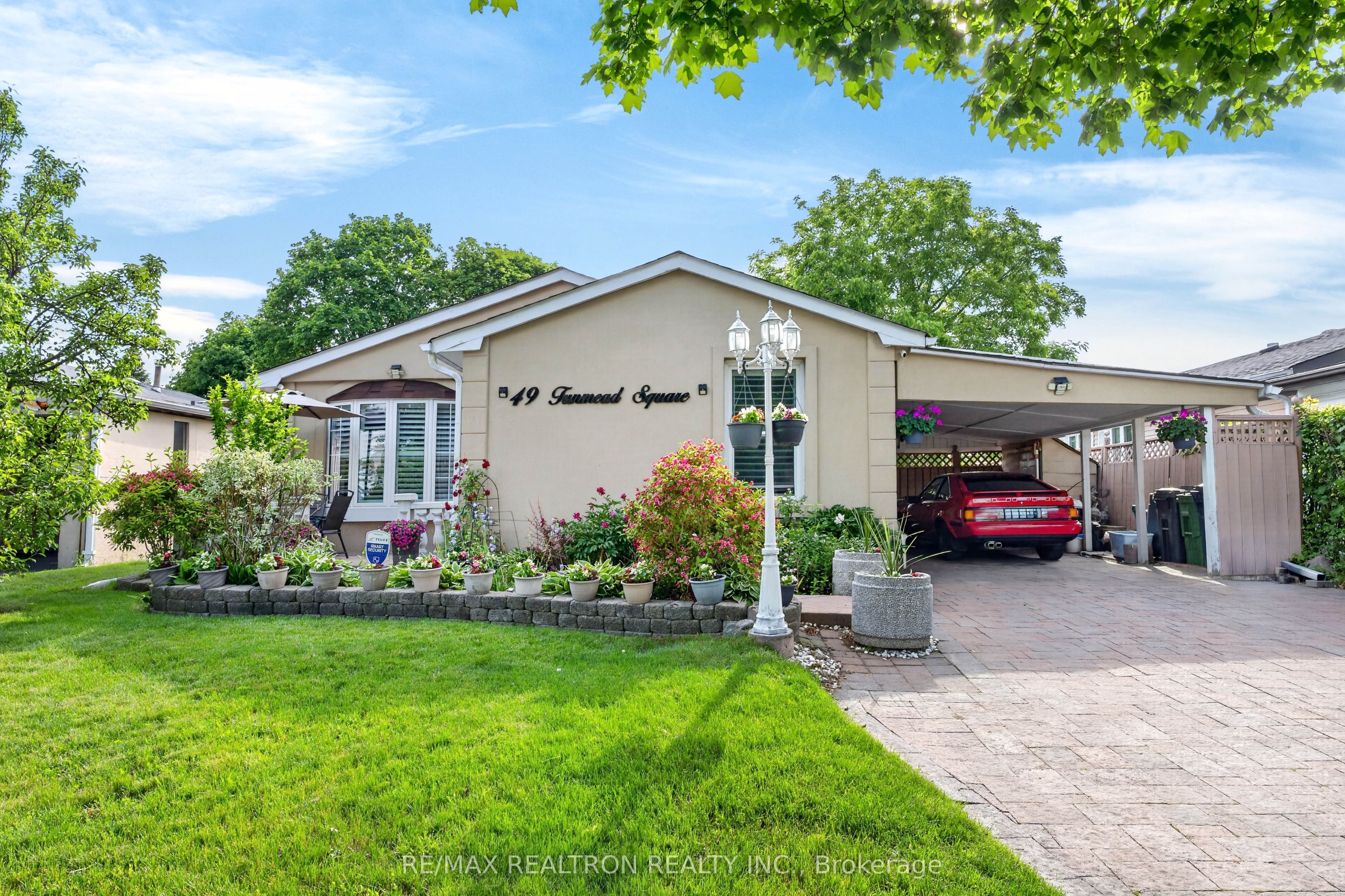 Photo 1 of 48 — 49 Tunmead Square, Toronto, ON M1B 1X1