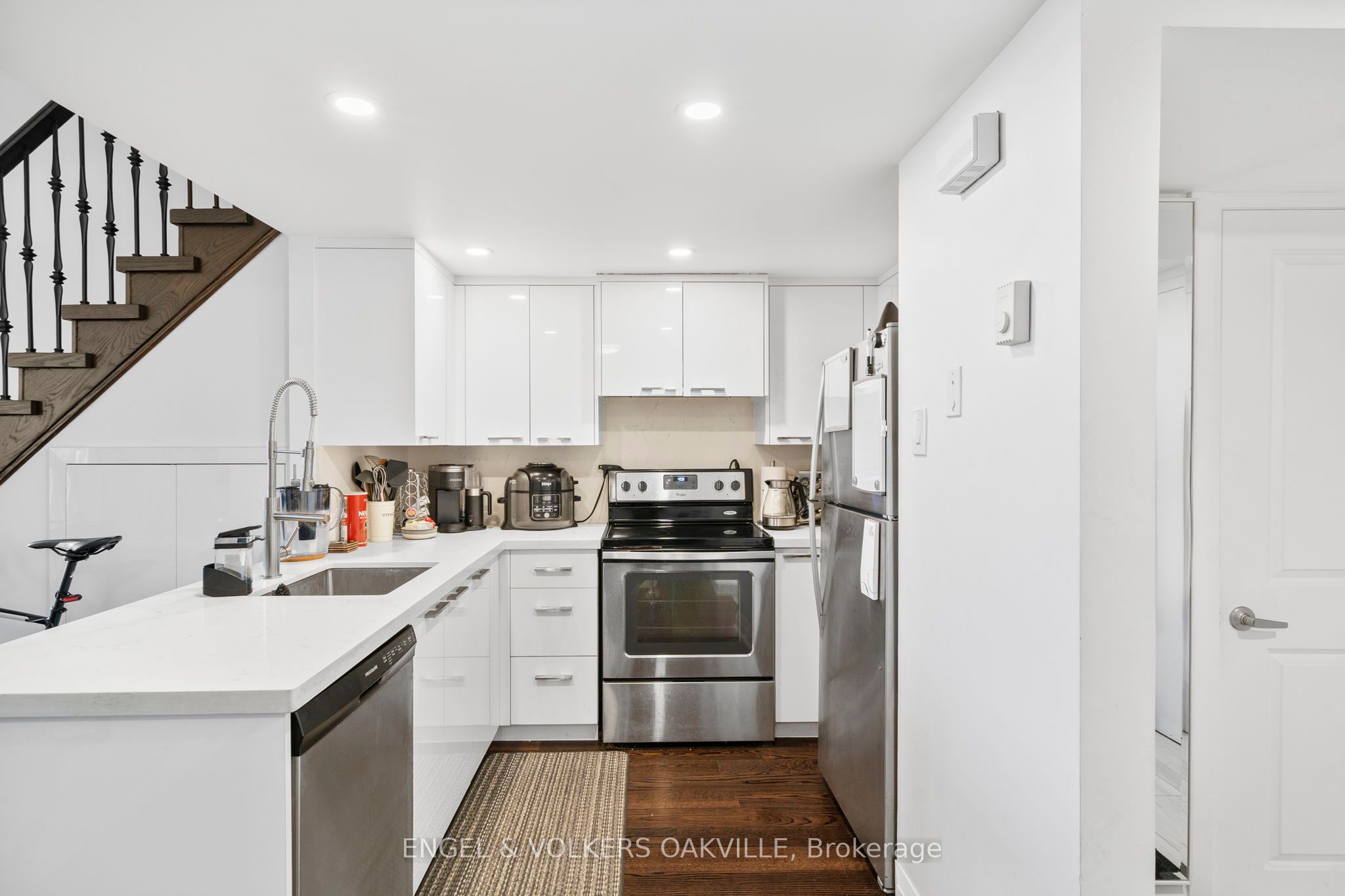 100 Bronte Road 416