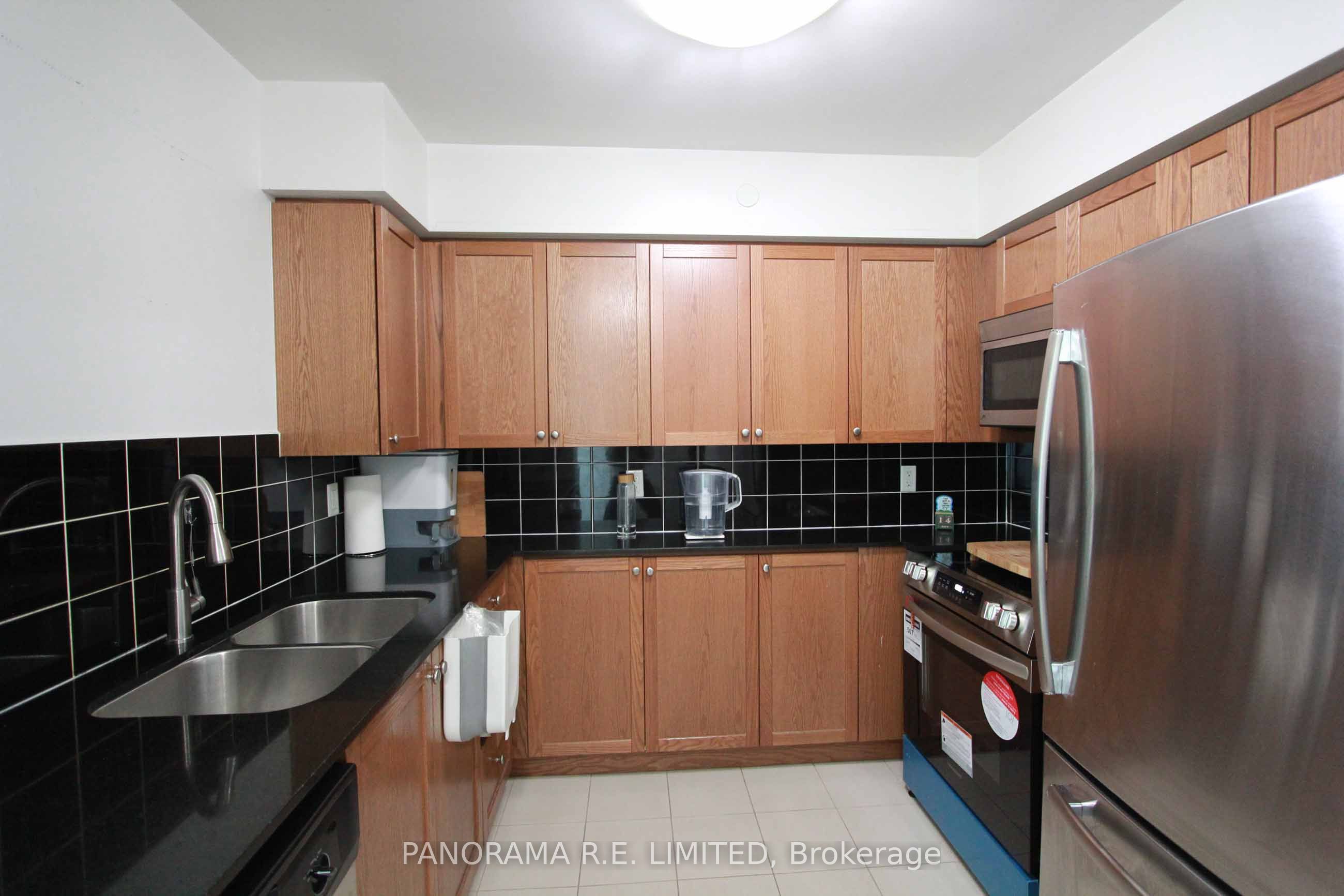215 Sherway Gardens Road 2404