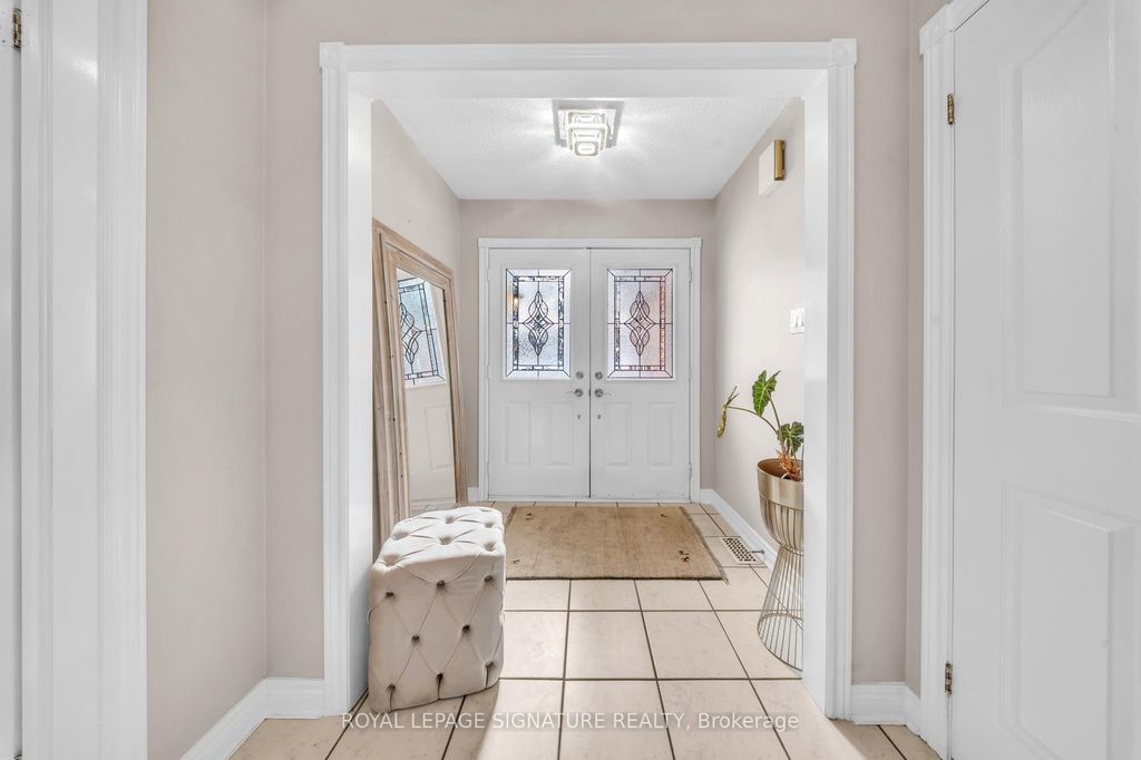 Photo of 22 Stoddart Court, Bradford West Gwillimbury, ON L3Z 2X8 (MLS # N12818552)