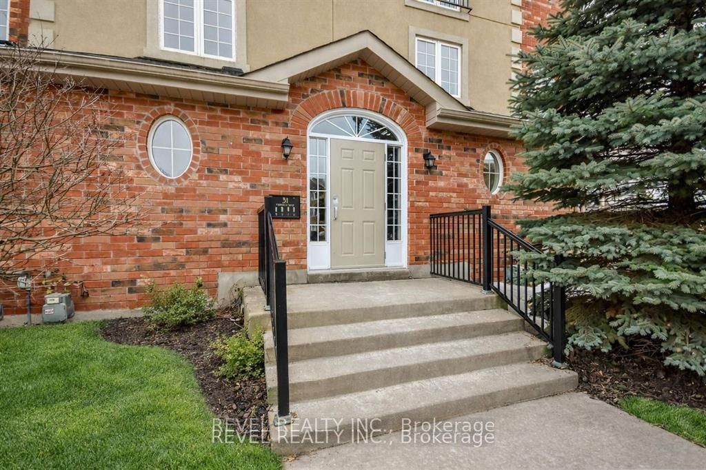 Photo of 51 Ferndale Drive S #5, Barrie, ON L4N 5W9 (MLS # S13077394)