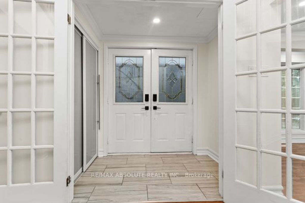 Photo of 6 Howard Court, Barrhaven, ON K2J 3Z8 (MLS # X12455697)