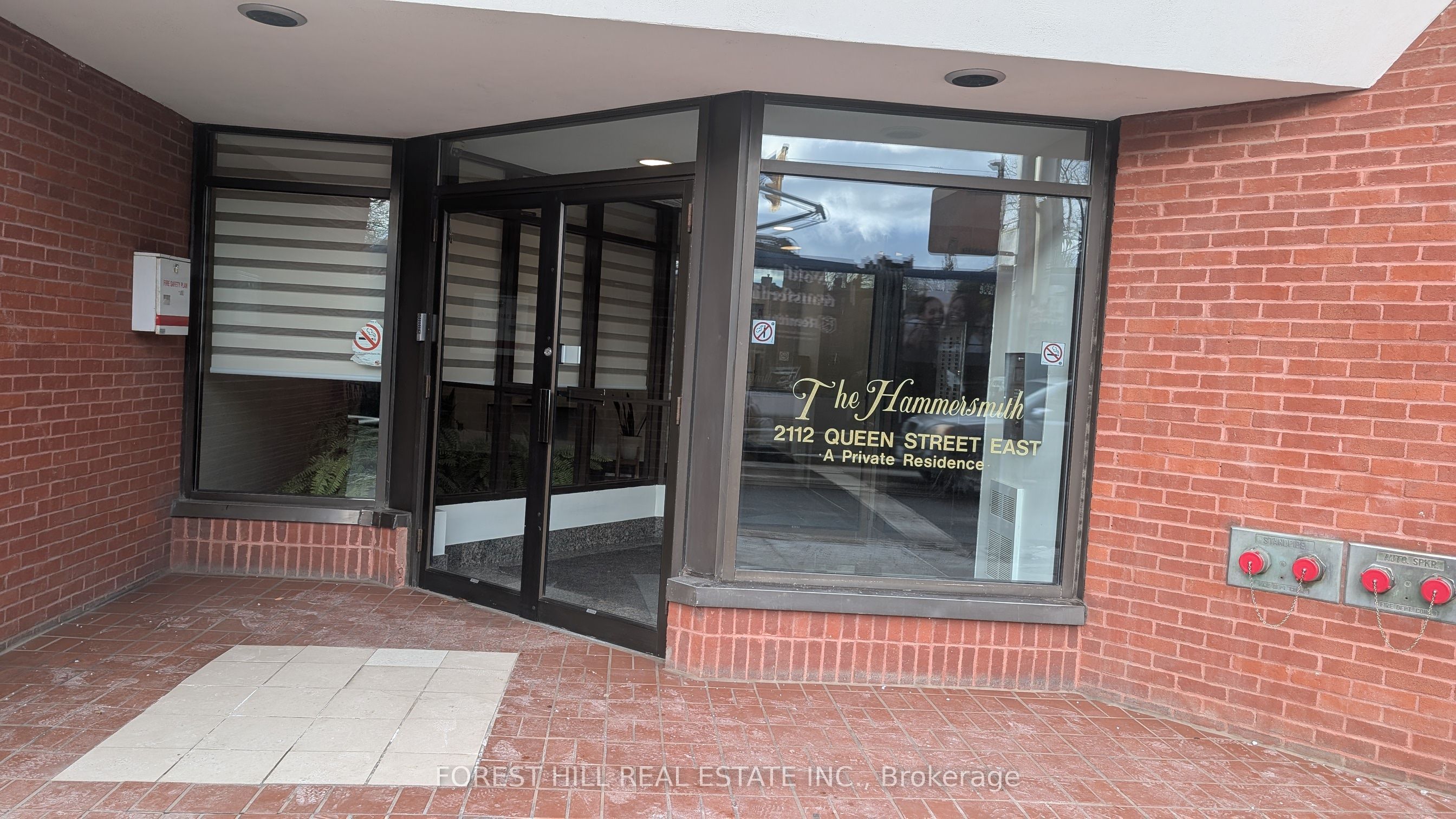 2112 Queen Street 23