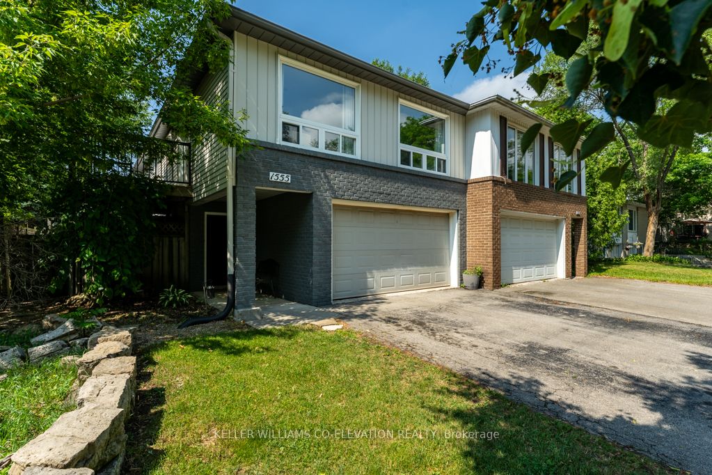 1555 Newlands Crescent