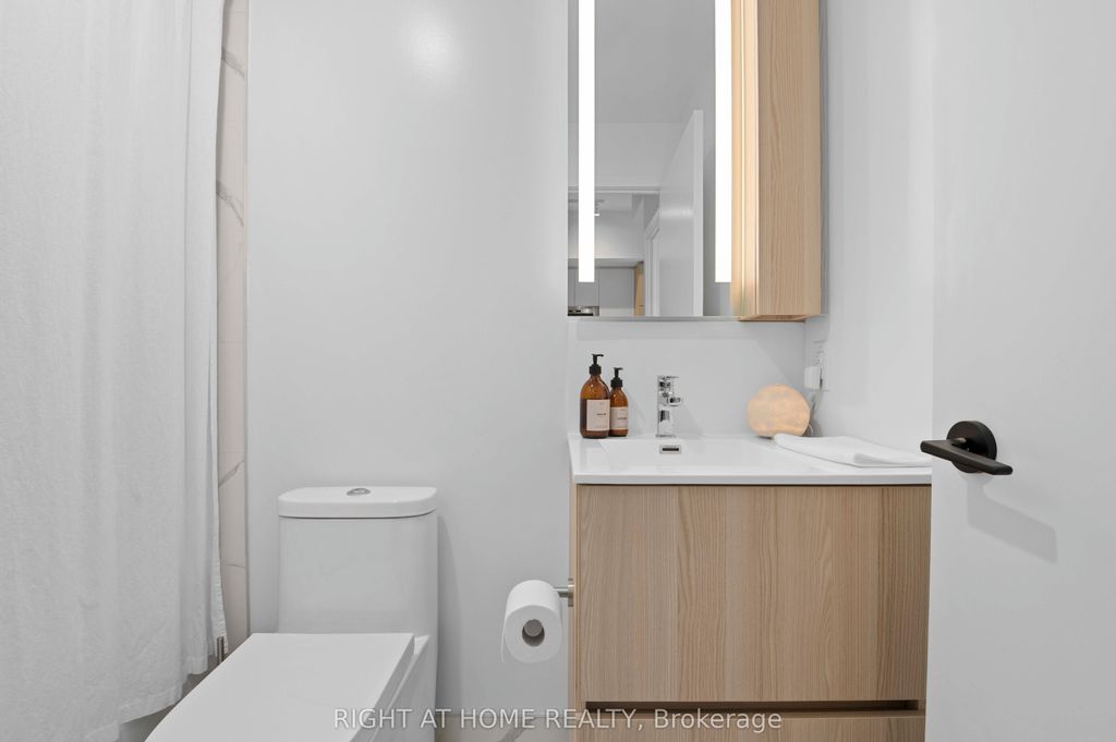 Photo of 220 Missinnihe Way #403, Mississauga, ON L5H 0A9 (MLS # W12737694)