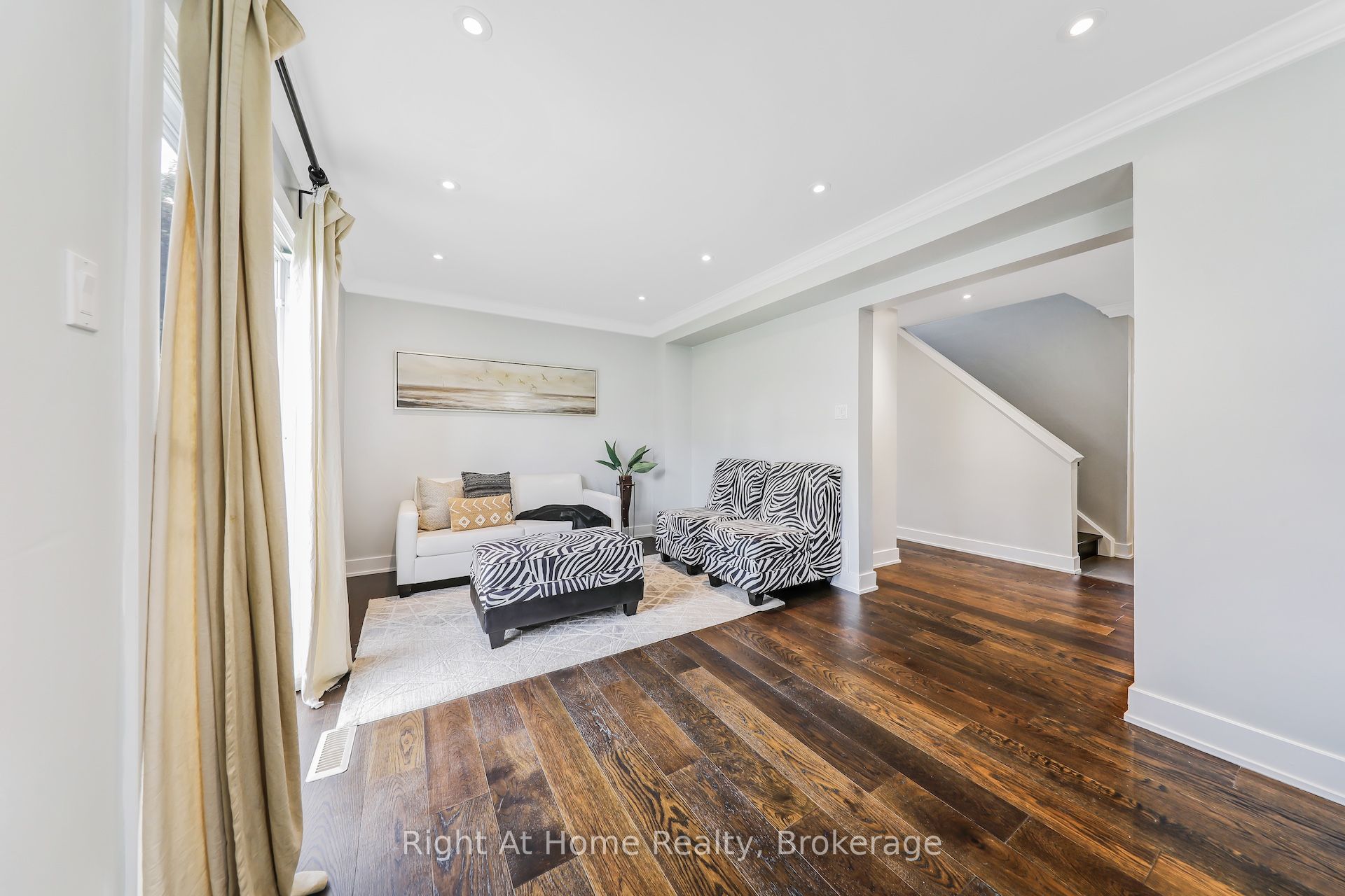 2139 HUNT Crescent