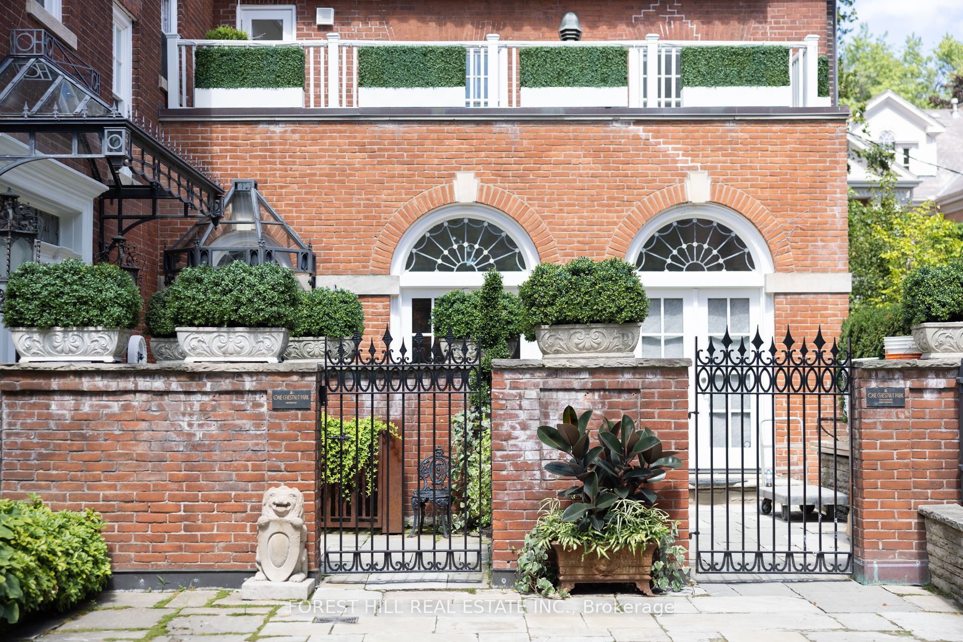 1 Chestnut Park PH