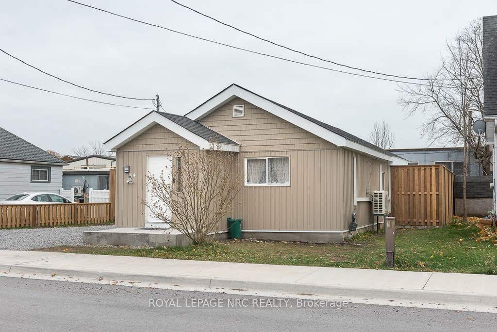 Photo of 84 Idylewylde Place, Fort Erie, ON L2A 2L1 (MLS # X13514340)