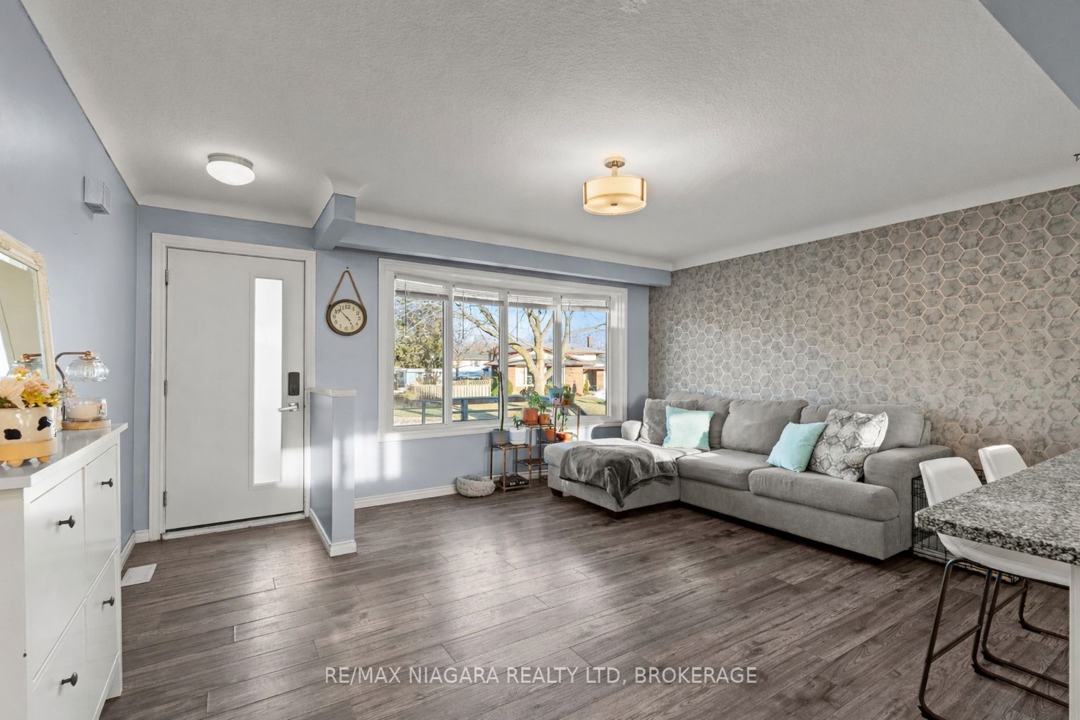 2 HIGHCOURT Crescent