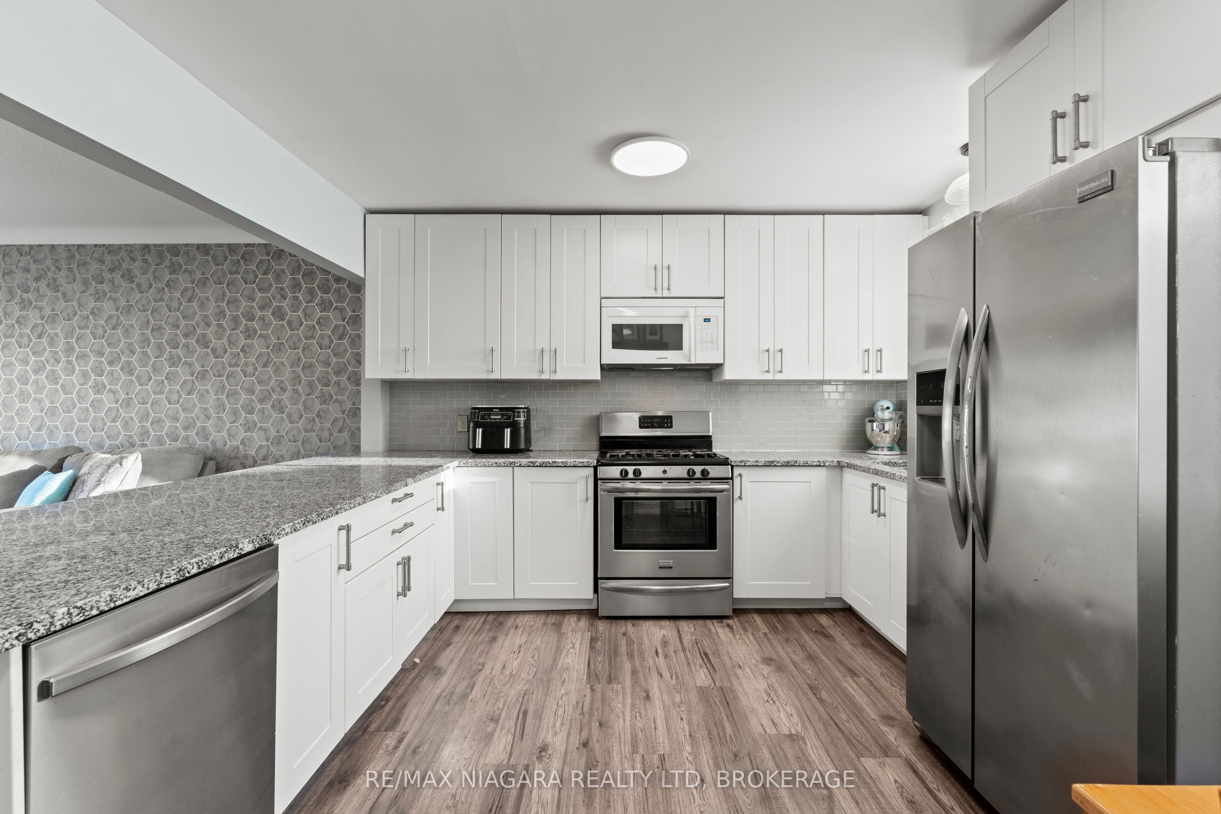 2 HIGHCOURT Crescent