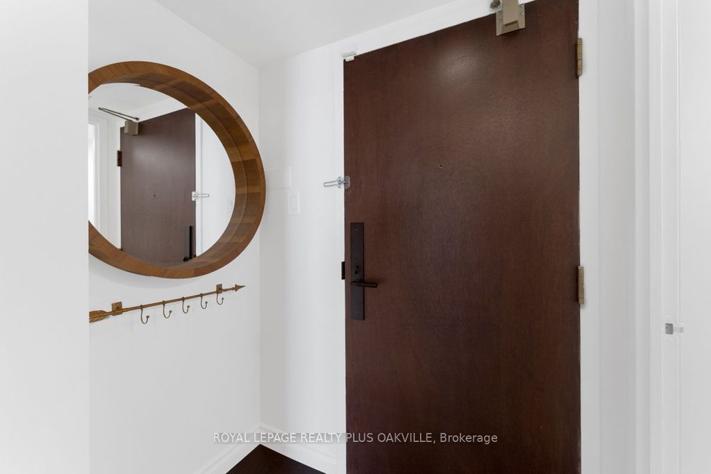 Photo of 185 Robinson Street #315, Oakville, ON L6J 7P6 (MLS # W13022402)