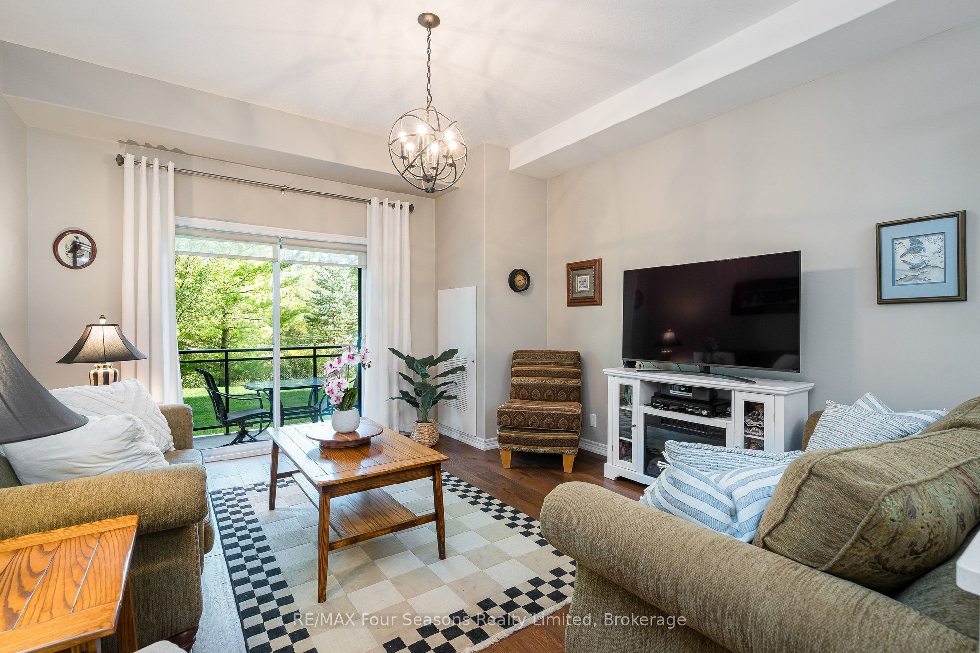 1 CHAMBERLAIN Crescent 109