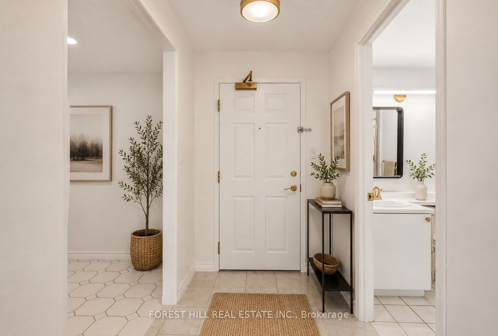 Photo of 1818 Bayview Avenue #302, Toronto, ON M4G 4G6 (MLS # C13731736)
