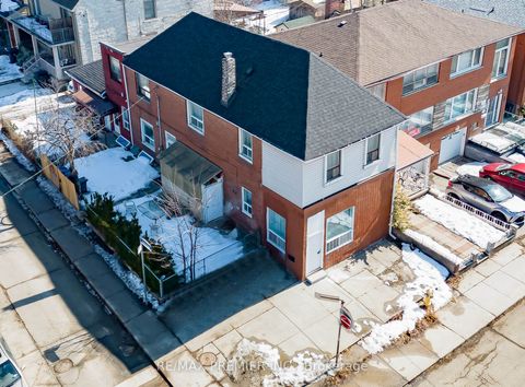 229 Bellwoods Avenue Toronto ON M6J 2R2