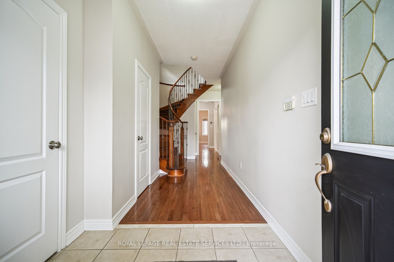 48 Manordale Crescent