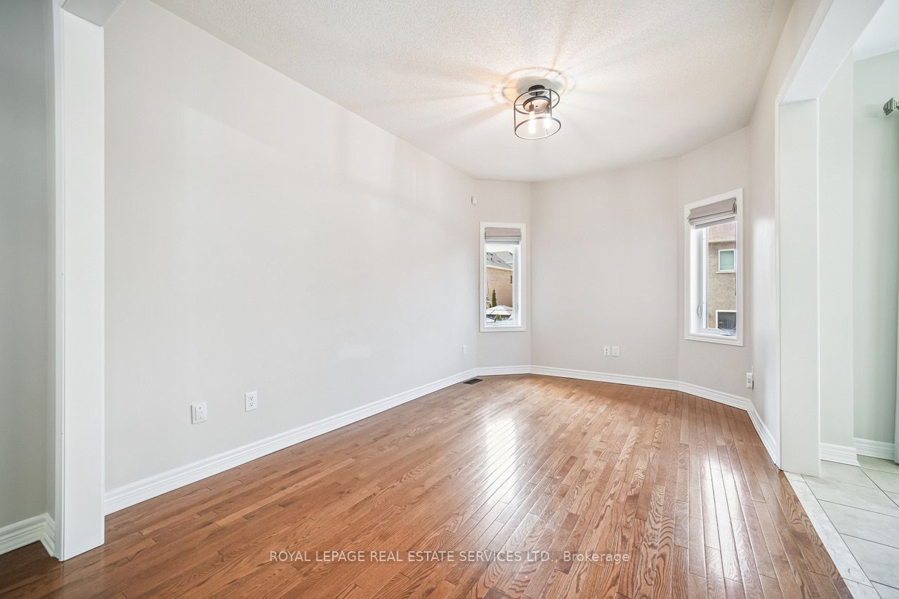 48 Manordale Crescent