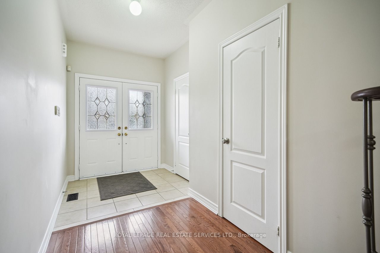 48 Manordale Crescent