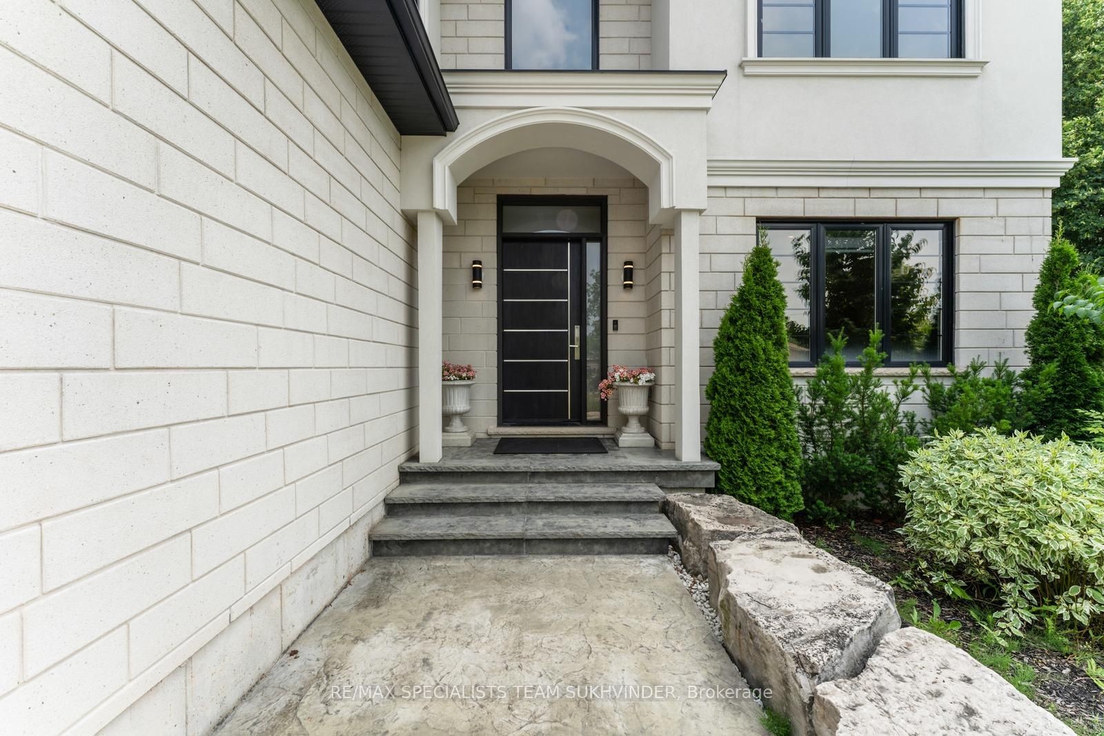 108 Meadowbrook Drive