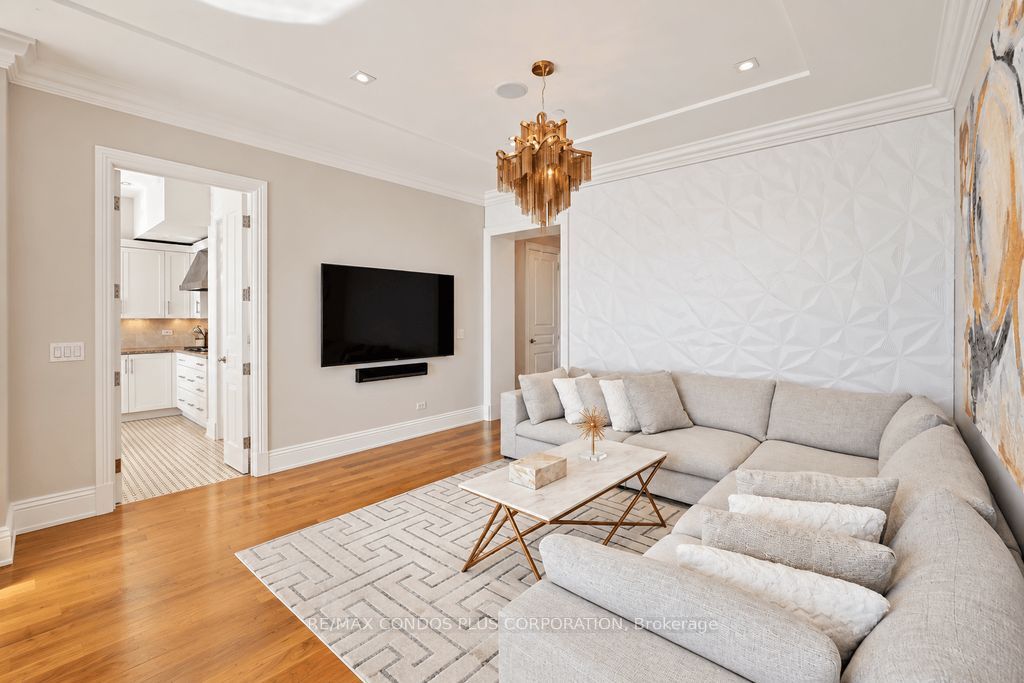 183 Wellington Street W 2705