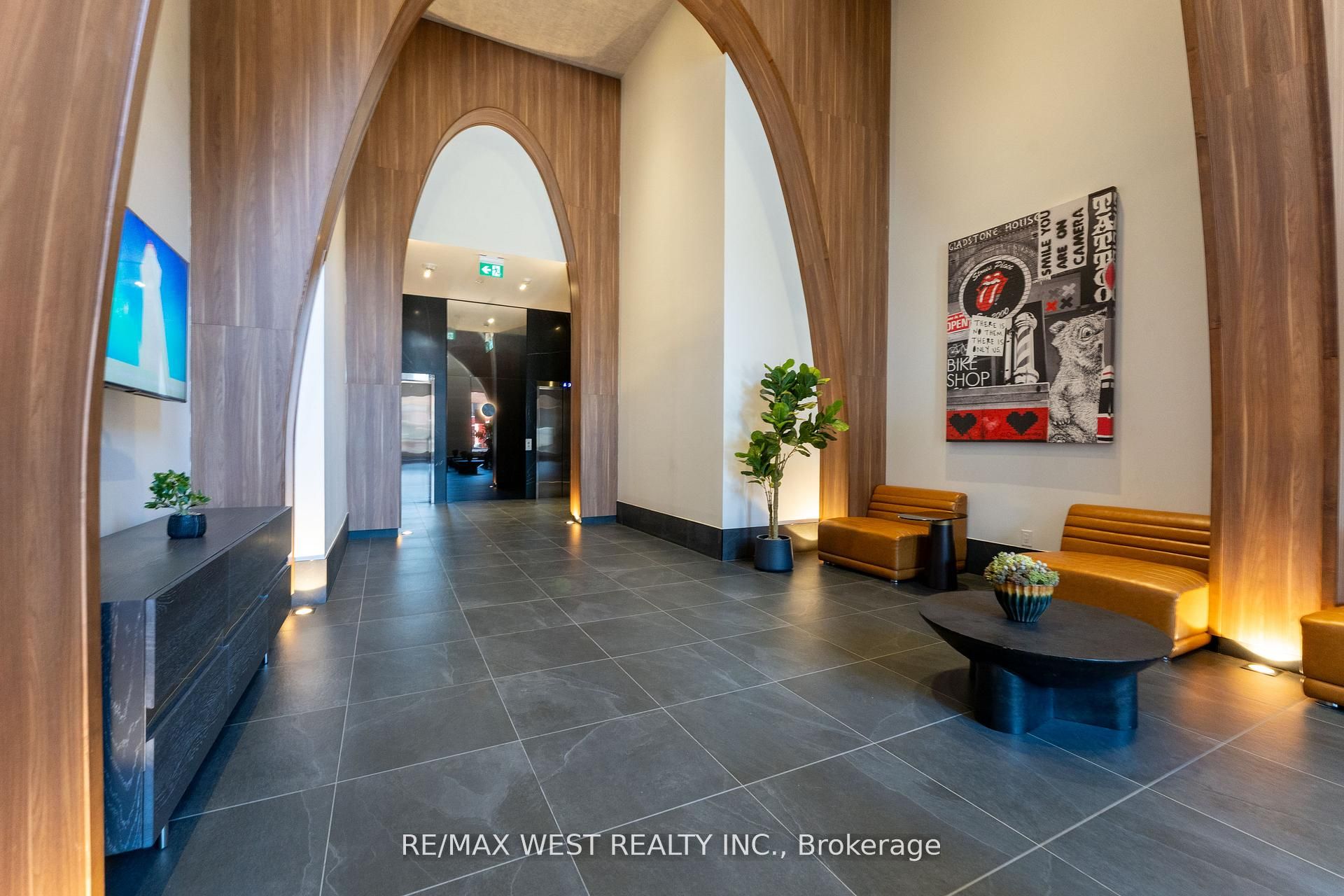 270 Dufferin Street W 1207