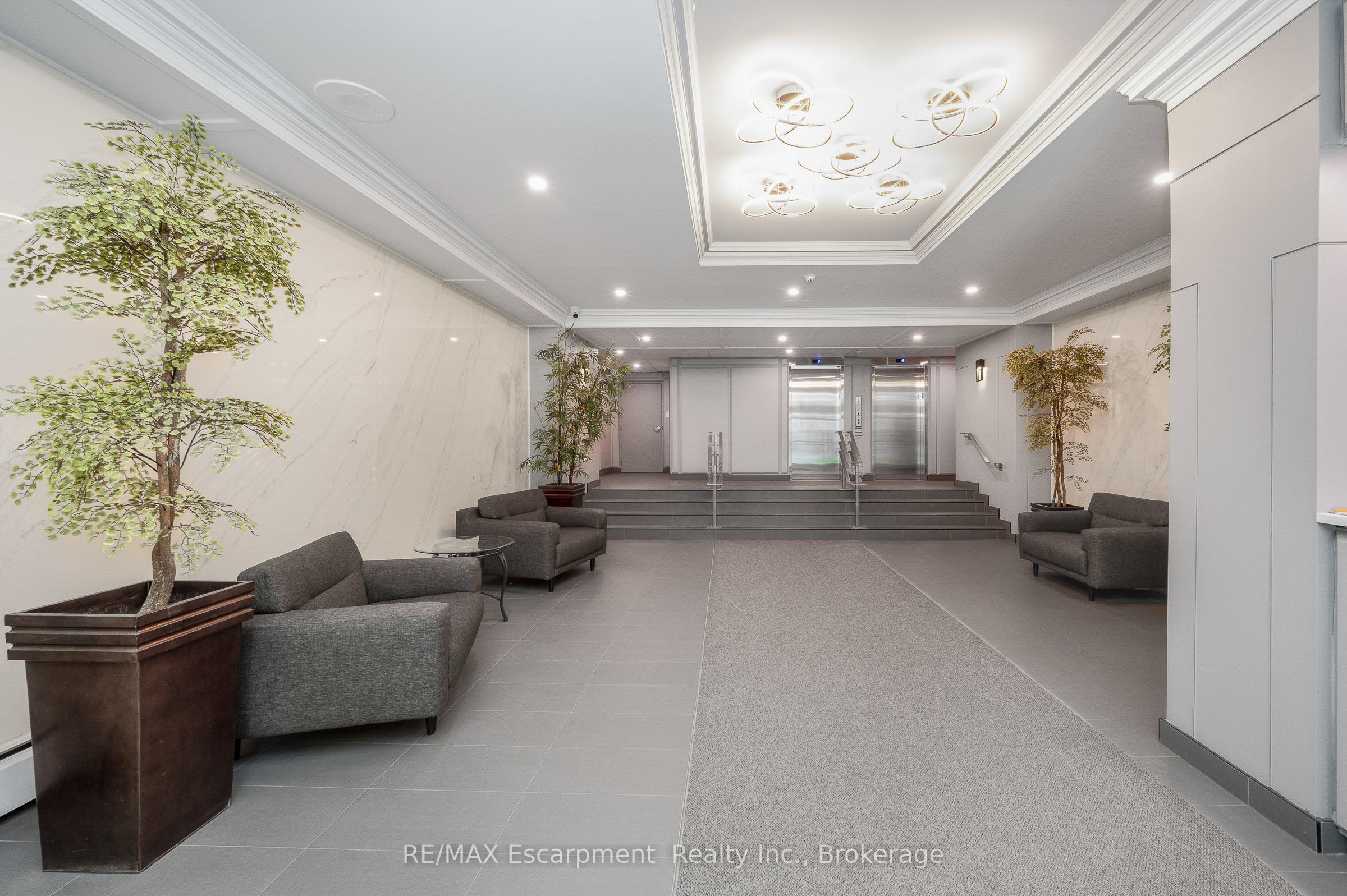 975 Warwick Court 310