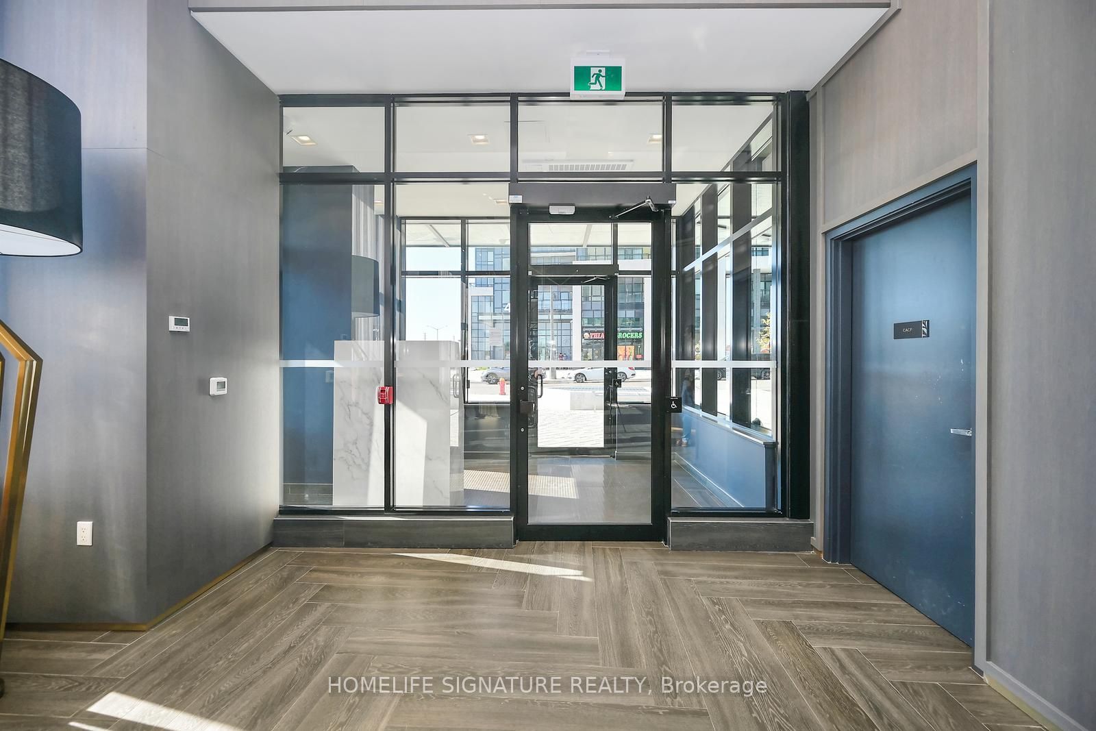 395 Dundas Street W 327