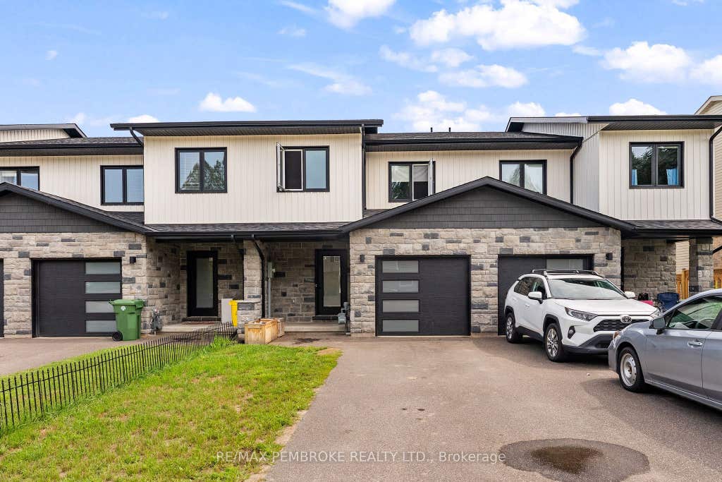 Photo of 41 Northbrook Road, Petawawa, ON K8H 3N5 (MLS # X13654266)