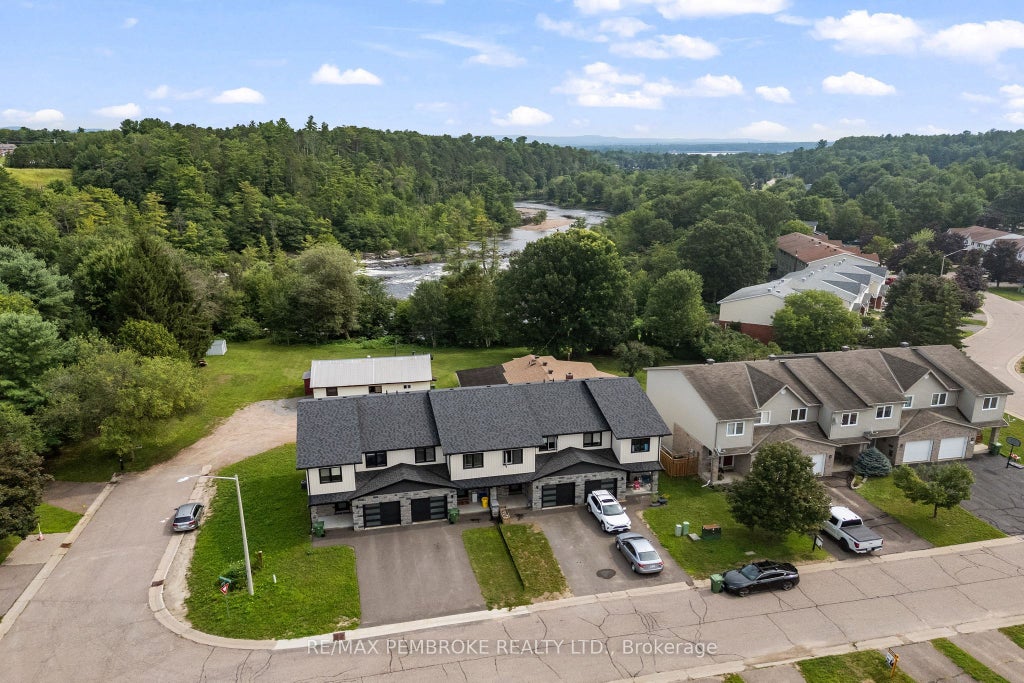 Photo of 41 Northbrook Road, Petawawa, ON K8H 3N5 (MLS # X13654266)