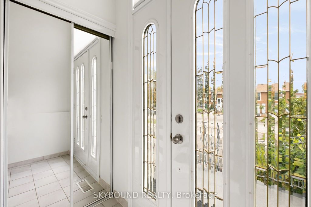 Photo of 471 Fergo Avenue, Mississauga, ON L5B 2J2 (MLS # W12501176)