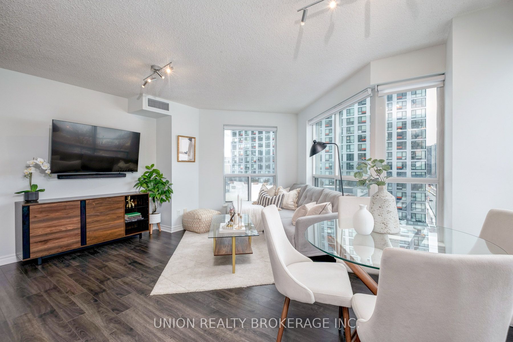 410 Queens Quay W 714