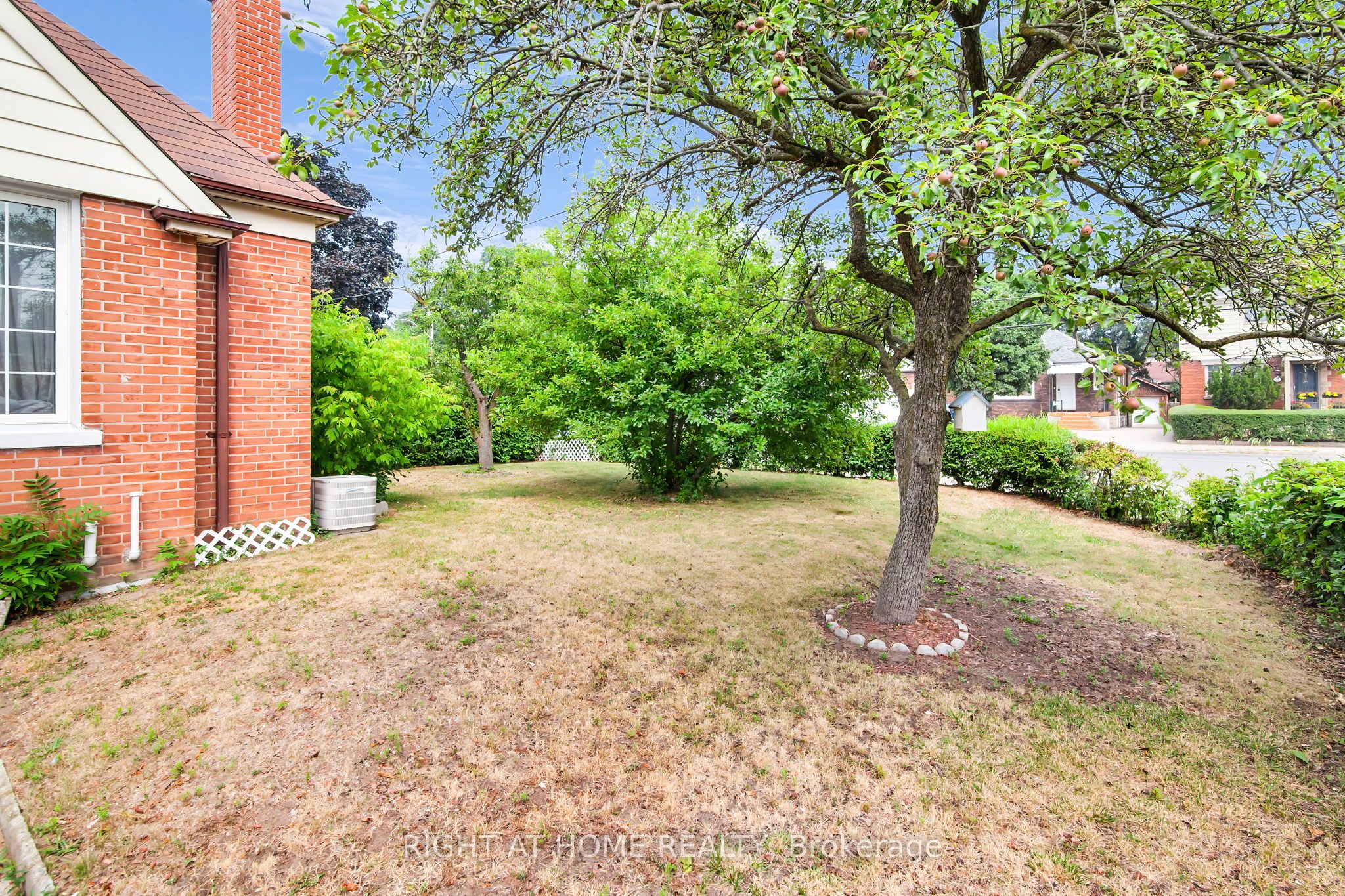 344 Linsmore Crescent
