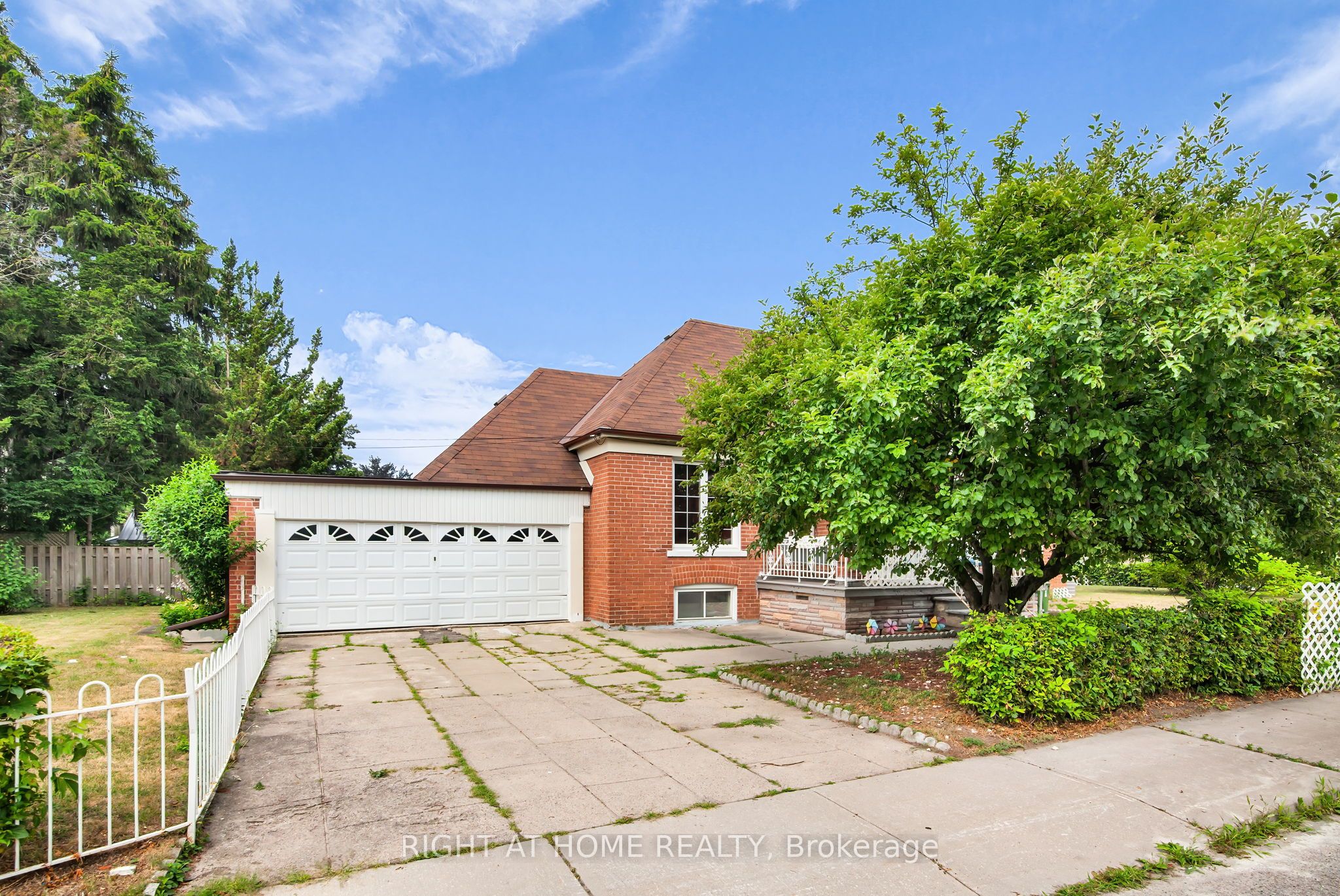 344 Linsmore Crescent