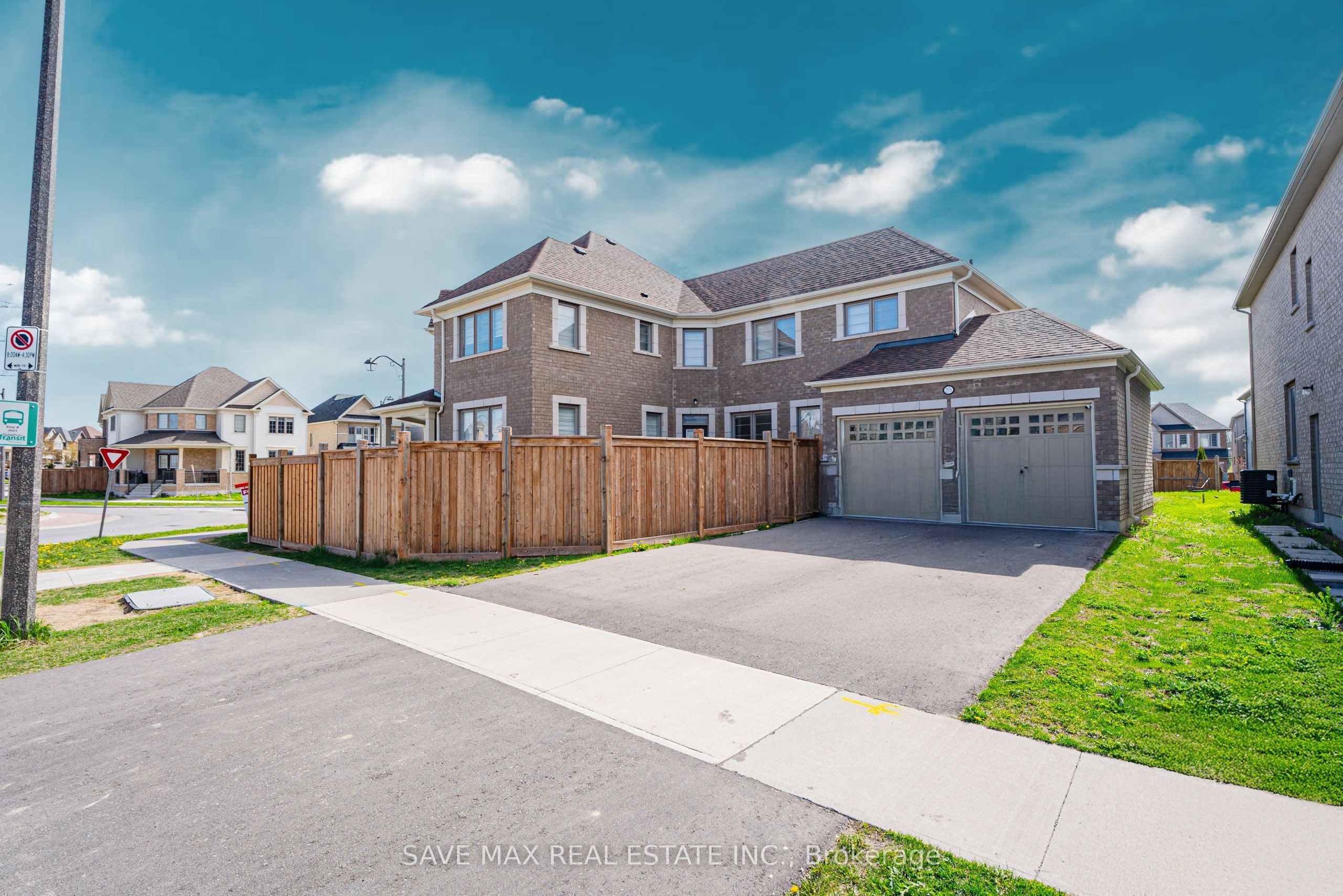 2576 Bandsman Crescent