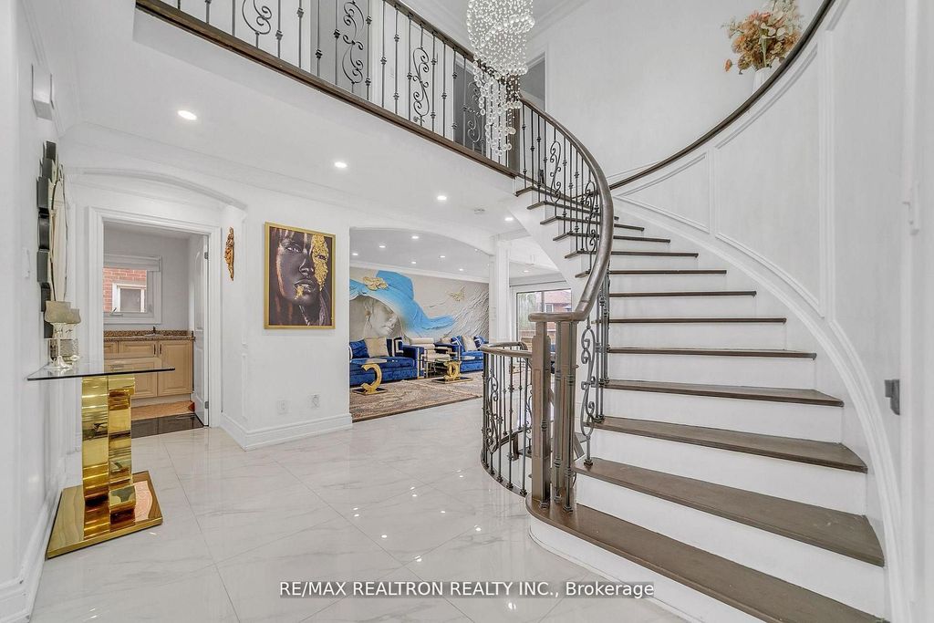 Photo of 22 Butlers Court, Brampton, ON L6Y 3T7 (MLS # W13218118)