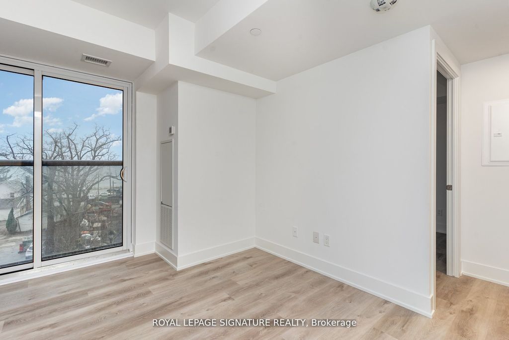 Photo of 370 Martha Street #304, Burlington, ON L7R 0G9 (MLS # W13065956)