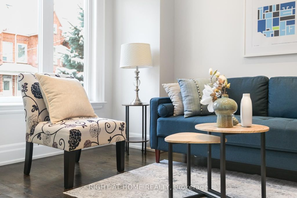 Photo of 68A Oxford Street, Toronto, ON M5T 1P1 (MLS # C12539952)