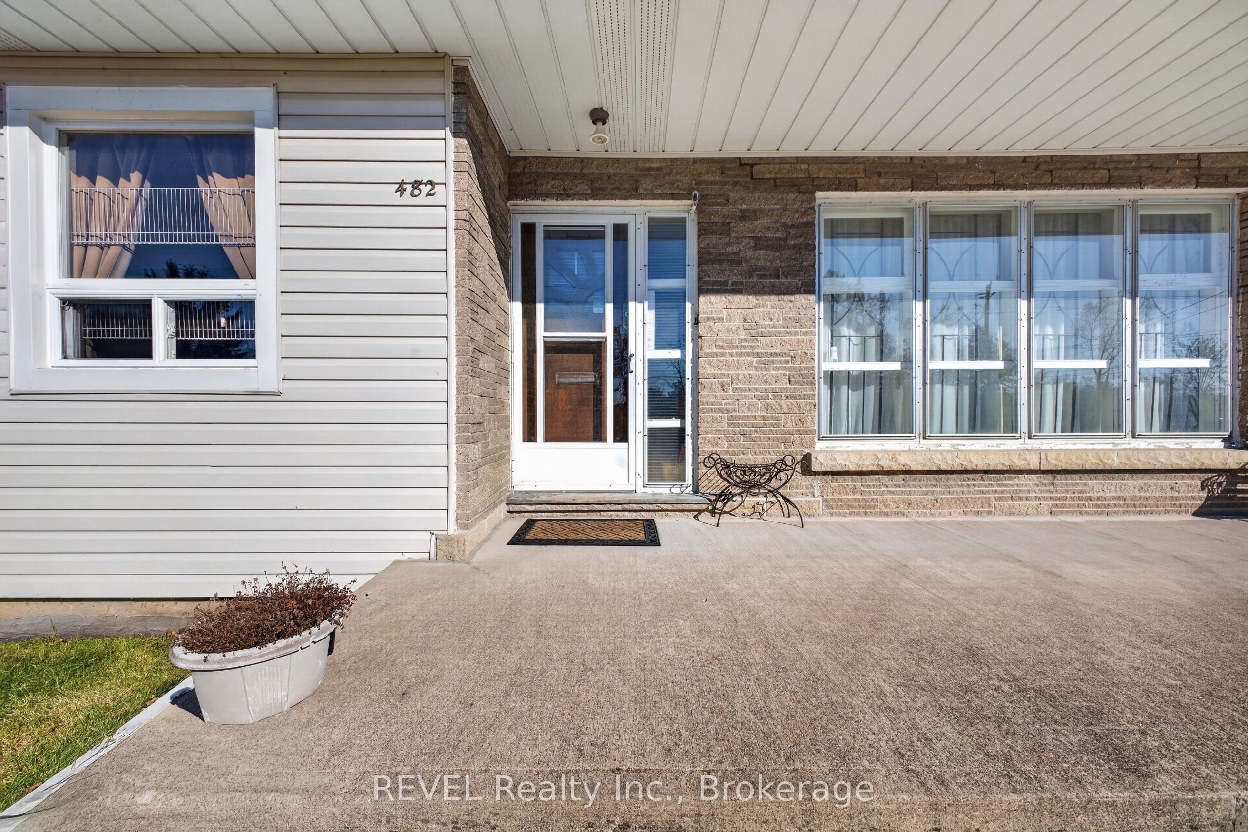 482 Walden Boulevard E