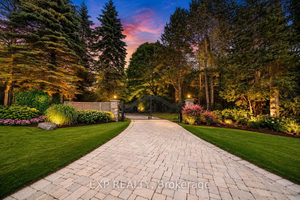 Photo of 203 St John's Side Road W, Aurora, ON L4G 6K1 (MLS # N13507590)