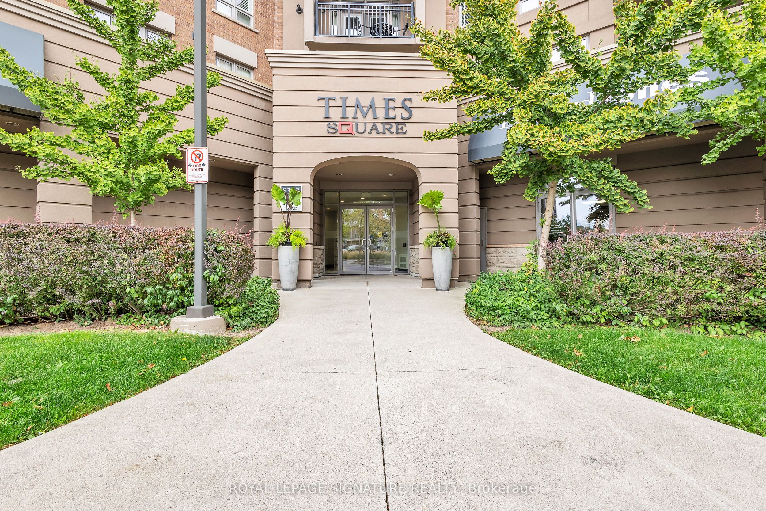 5327 Upper Middle Road W 504