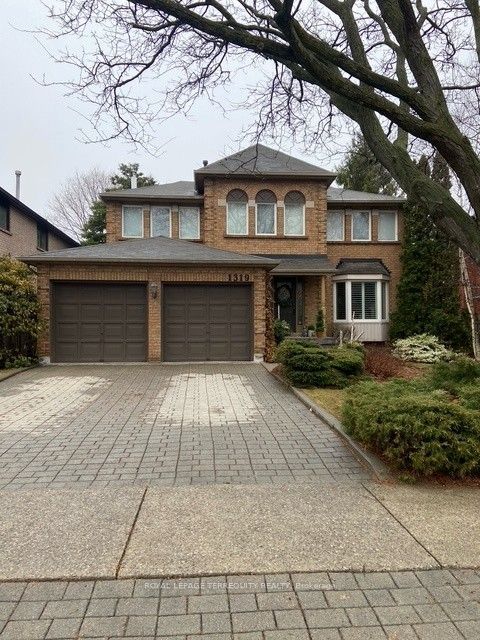 1319 Saddler Circle Oakville ON L6M 2X6