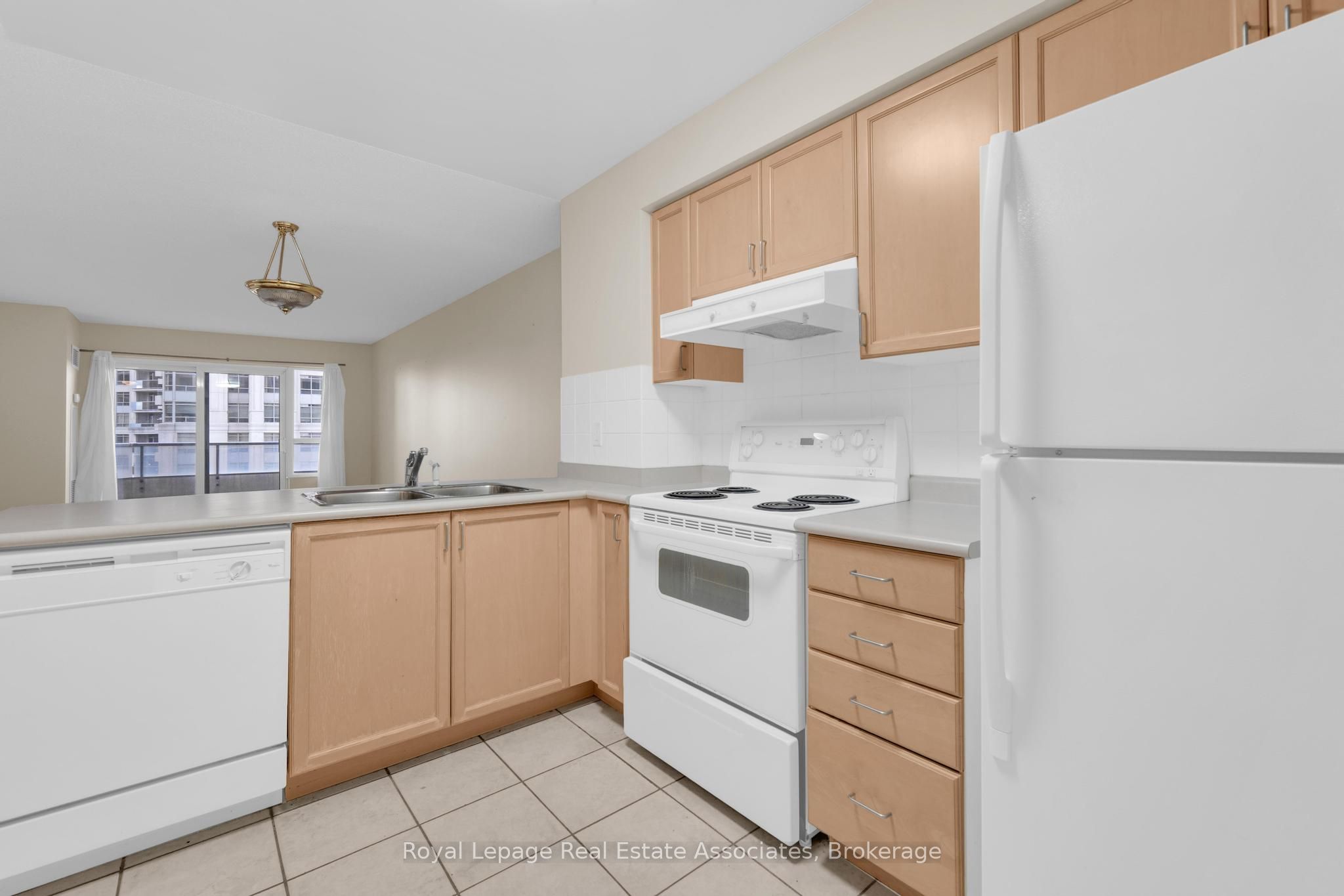 25 Kingsbridge Garden Circle 622