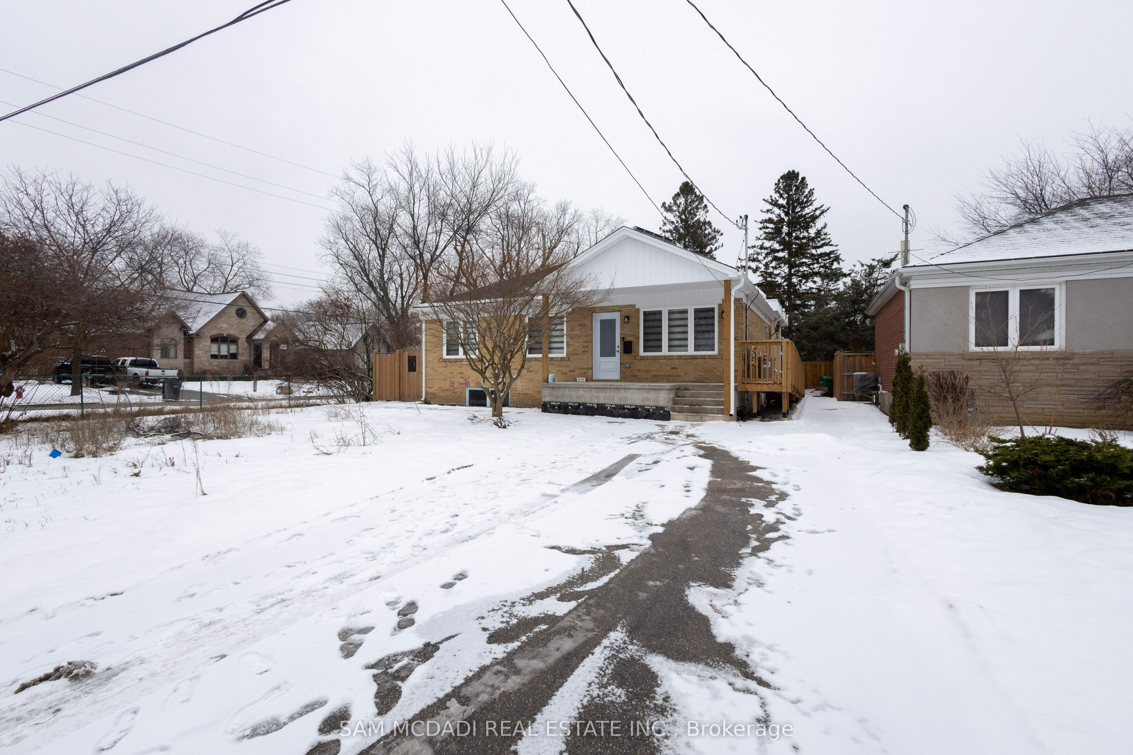 606 Drymen Crescent Lower