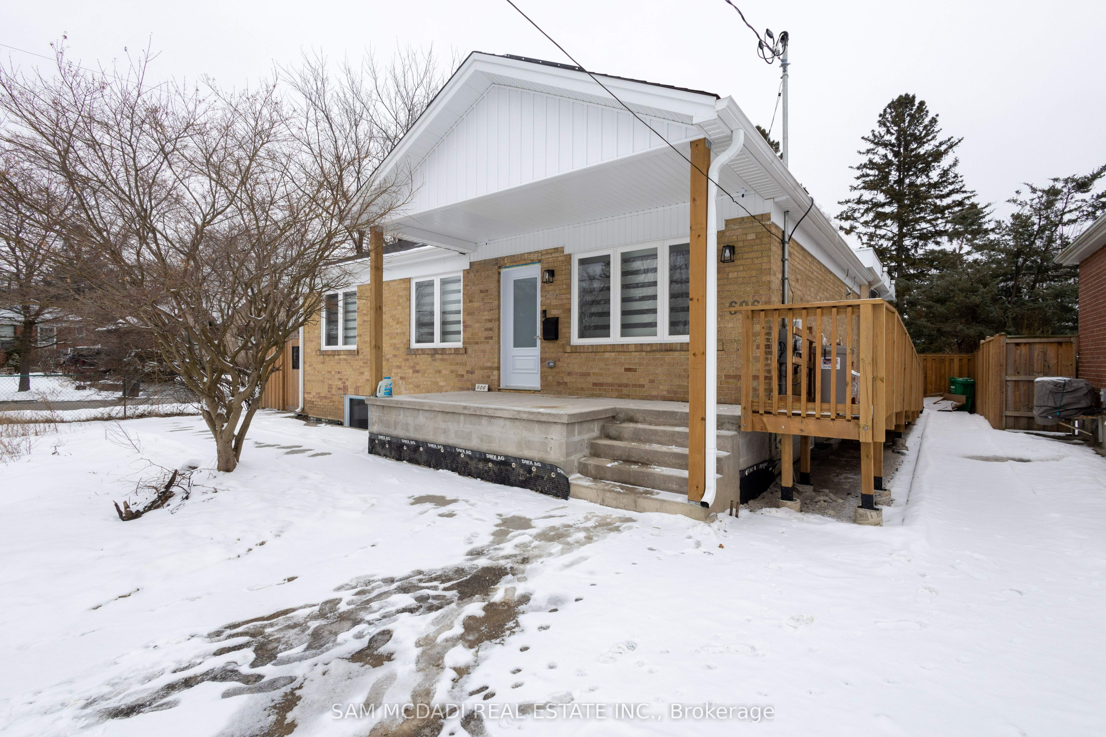 606 Drymen Crescent Lower