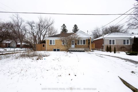 606 Drymen Crescent Lower Mississauga ON L5G 2P1